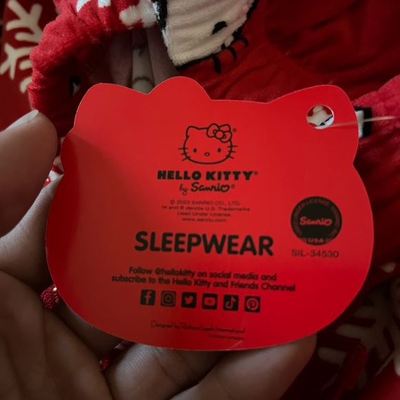 Hello Kitty Christmas Pajamas ๐๐คถ๐ป๐ - Picture 2 of 2
